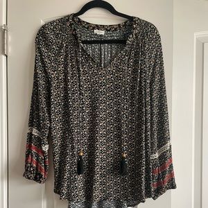 Mason and Belle Tassel Detail vneck top. 
Medium